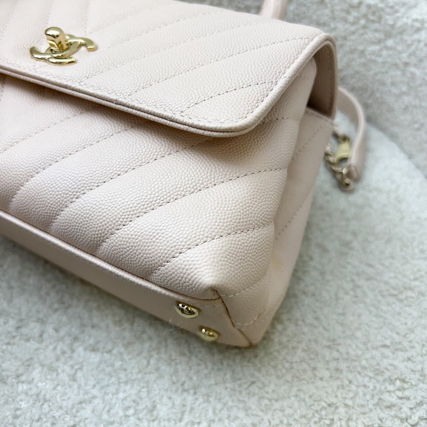 GLM-Small Coco Handle in 20A Chevron Quilted Beige Pink Caviar and LGHW