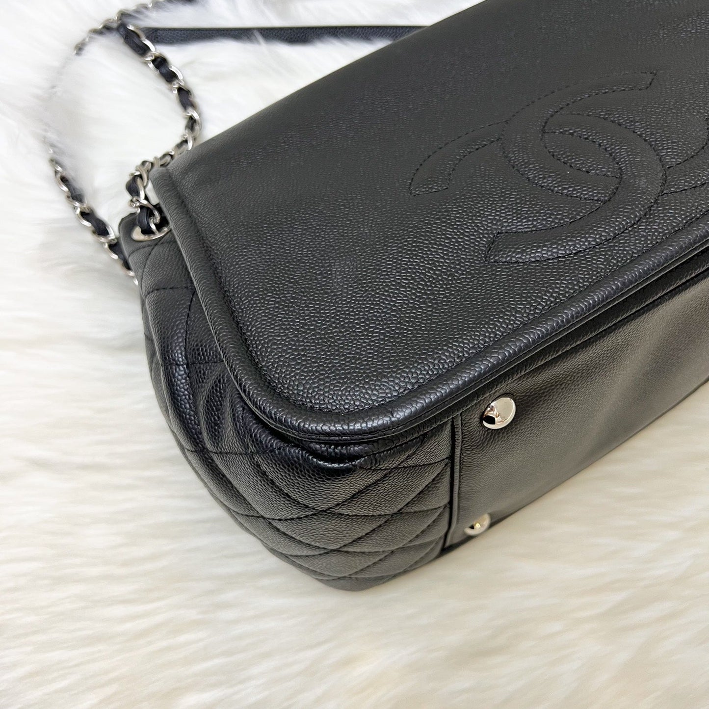 GLM-Maxi AGLM-ordion Shoulder Bag in Black Caviar and SHW