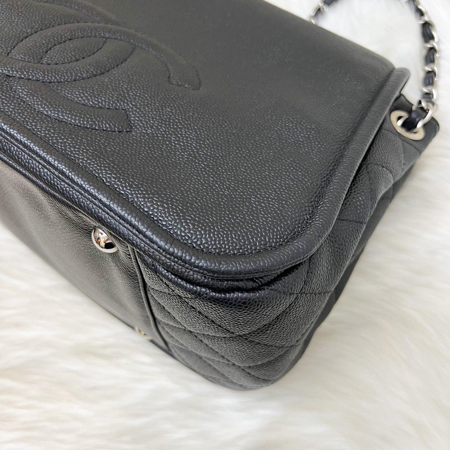 GLM-Maxi AGLM-ordion Shoulder Bag in Black Caviar and SHW