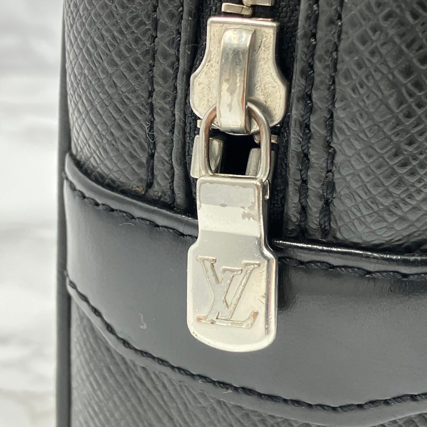 Louis Vuitton Taiga Pouch