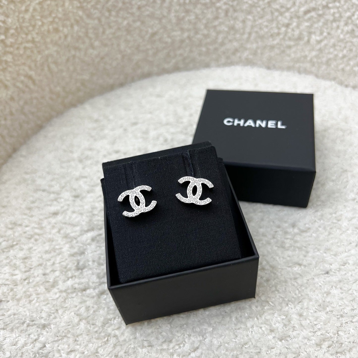 GLM-25C GLM- Logo Earrings in SHW
