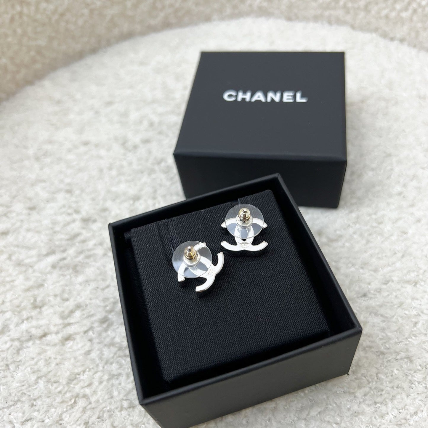 GLM-25C GLM- Logo Earrings in SHW