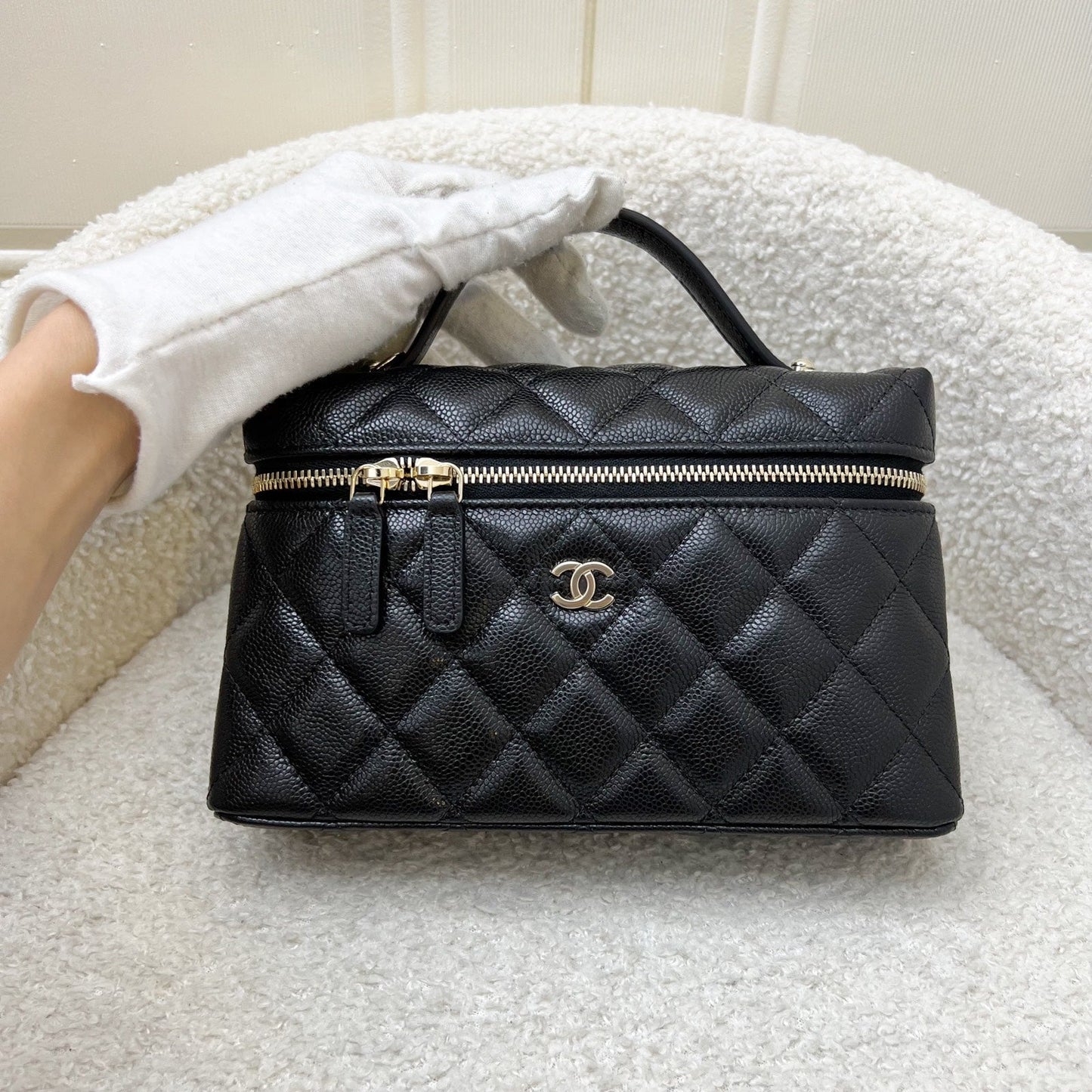 GLM-25C Vanity / Clutch with Chain (LP Style Bag) in Black Caviar and LGHW