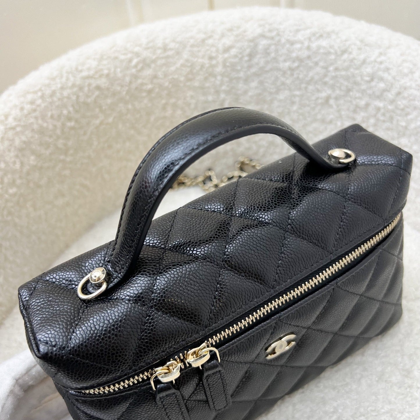 GLM-25C Vanity / Clutch with Chain (LP Style Bag) in Black Caviar and LGHW
