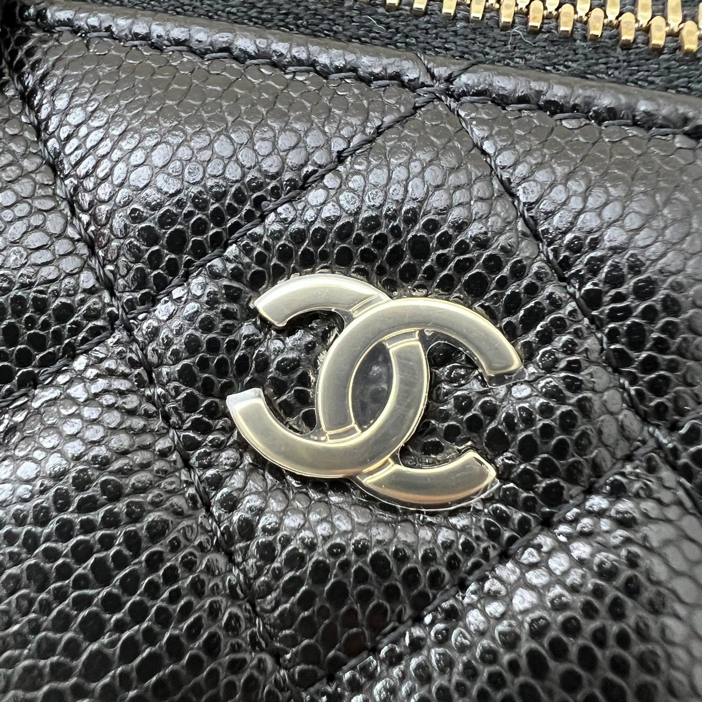 GLM-25C Vanity / Clutch with Chain (LP Style Bag) in Black Caviar and LGHW