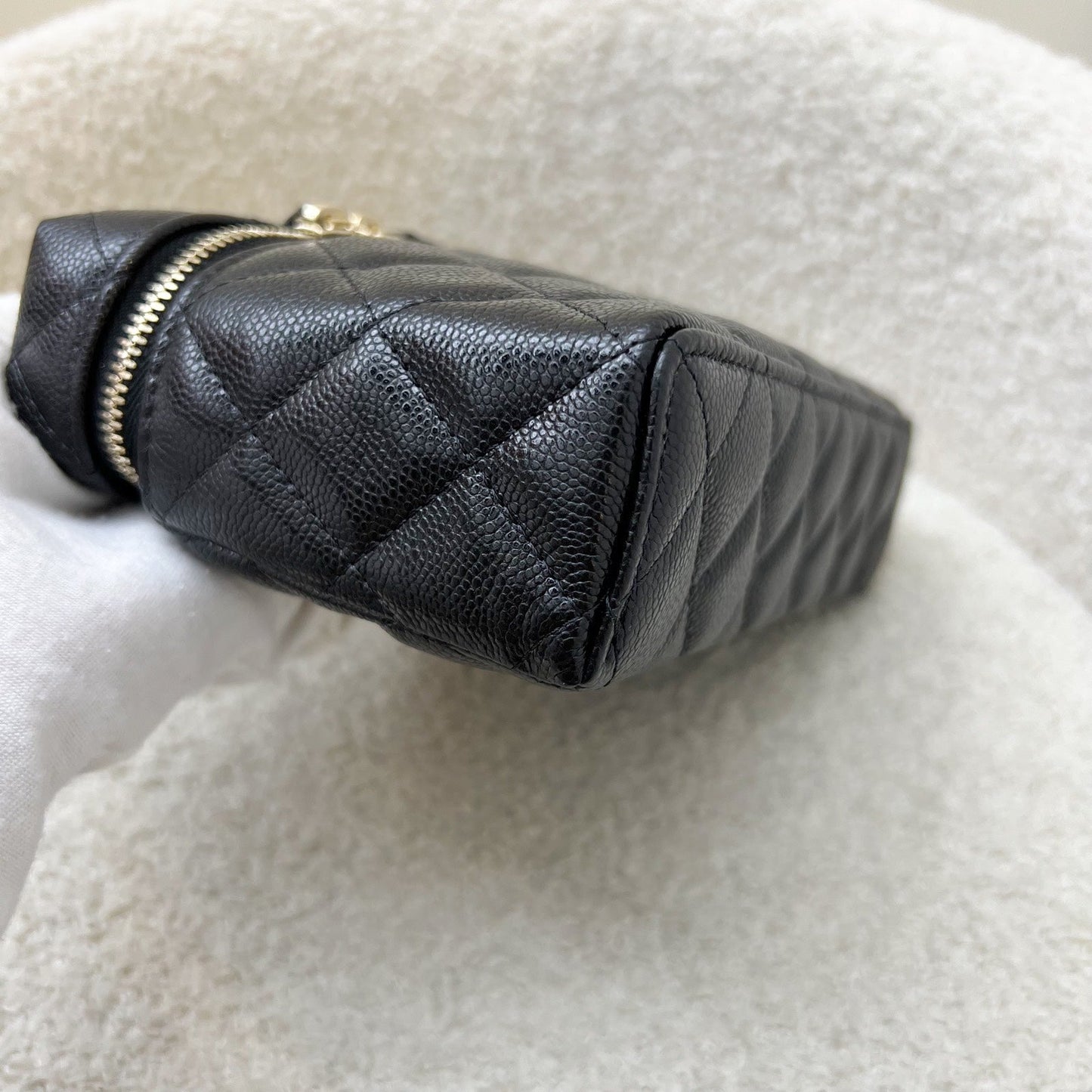 GLM-25C Vanity / Clutch with Chain (LP Style Bag) in Black Caviar and LGHW