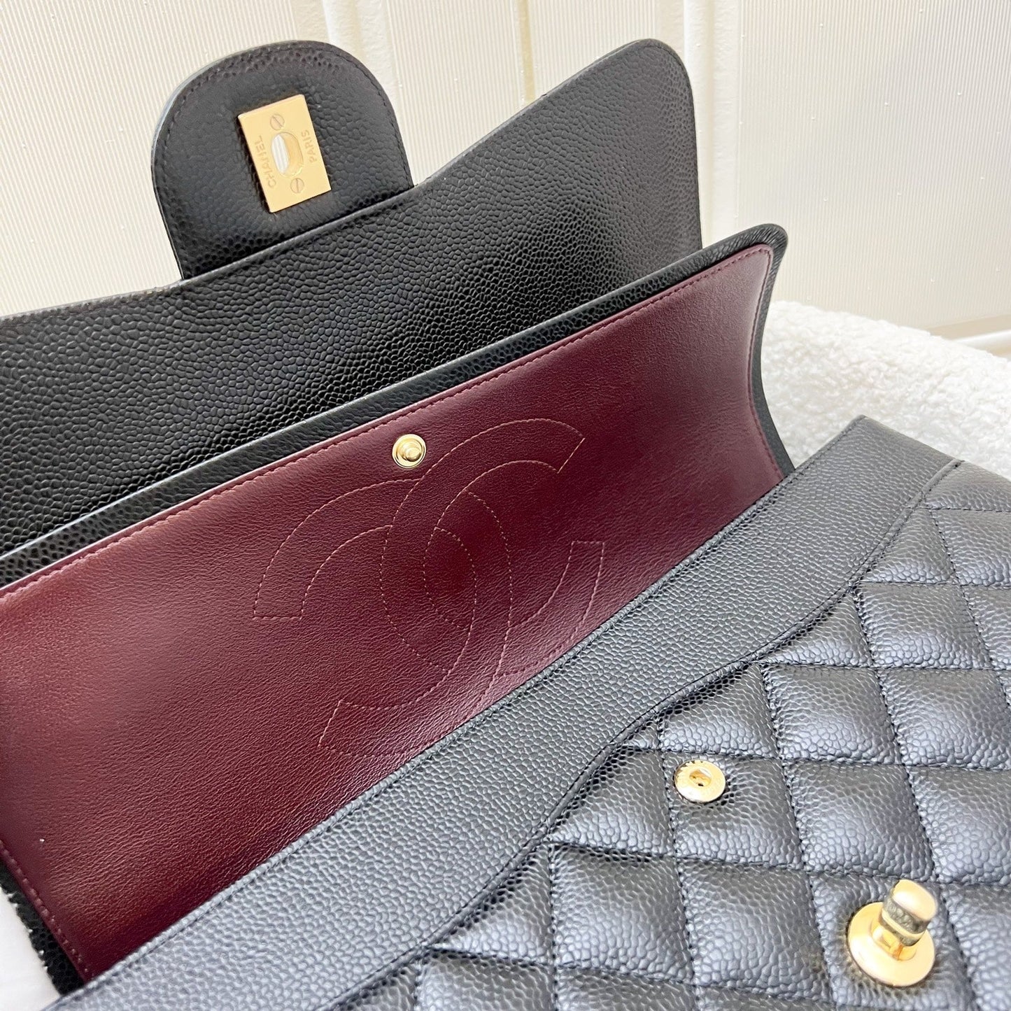 GLM-Jumbo Classic Flap DF in Black Caviar and GHW (Model: A58600)