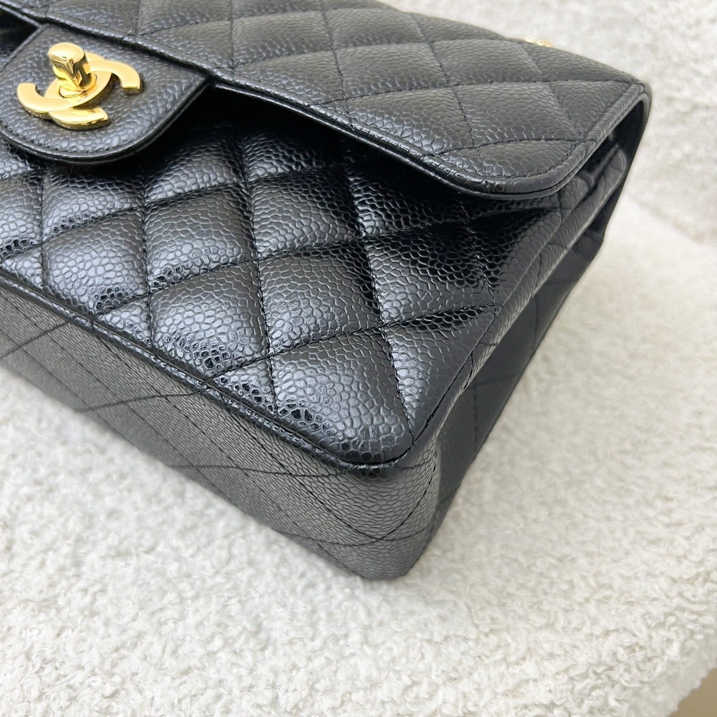 GLM-Small Classic Flap CF in Black Caviar and GHW