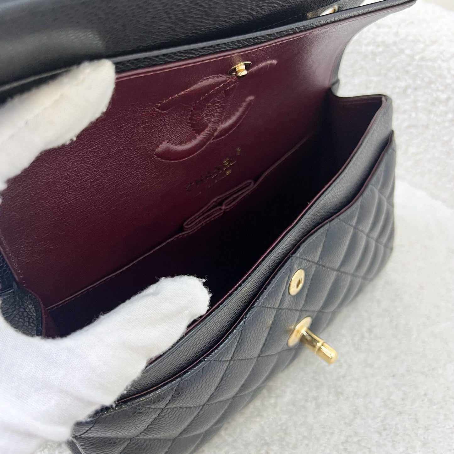 GLM-Small Classic Flap CF in Black Caviar and GHW