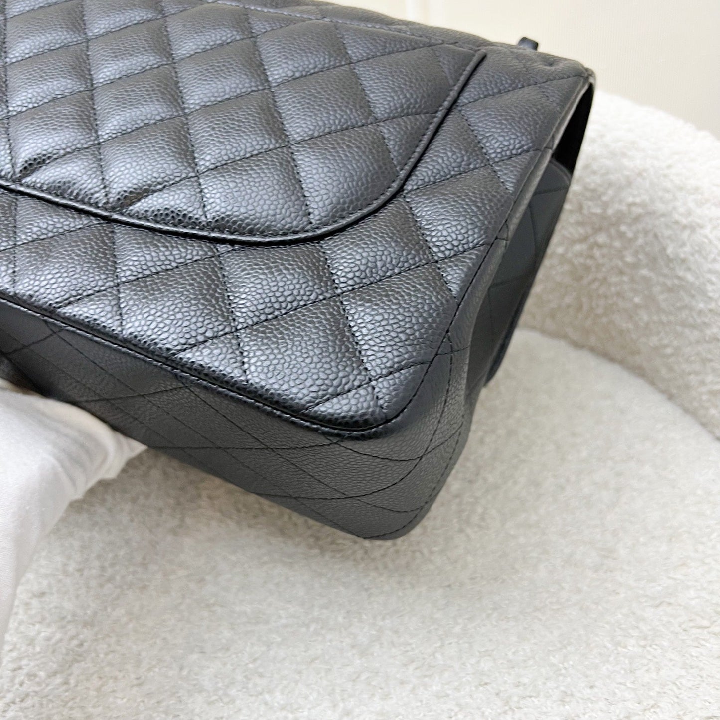 GLM-Jumbo Classic Flap DF in Black Caviar and GHW (Model: A58600)