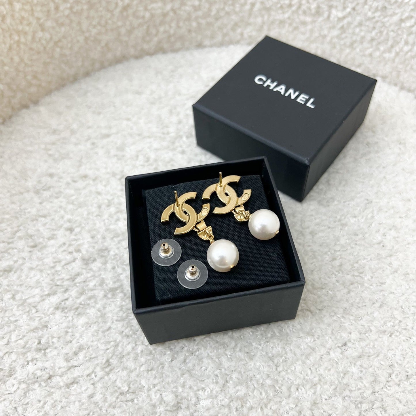 GLM-18B Dangling Earrings with Crystals, Pearl and AGHW