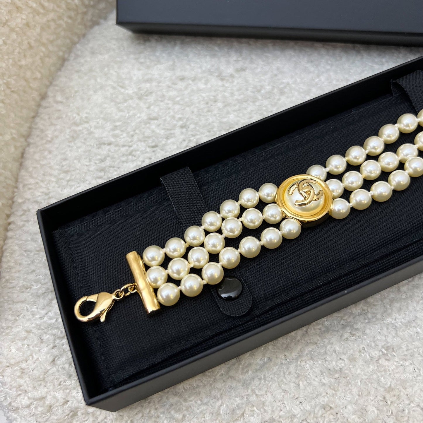 GLM-24A Triple Row Pearl Bracelet in GHW (ABD703)