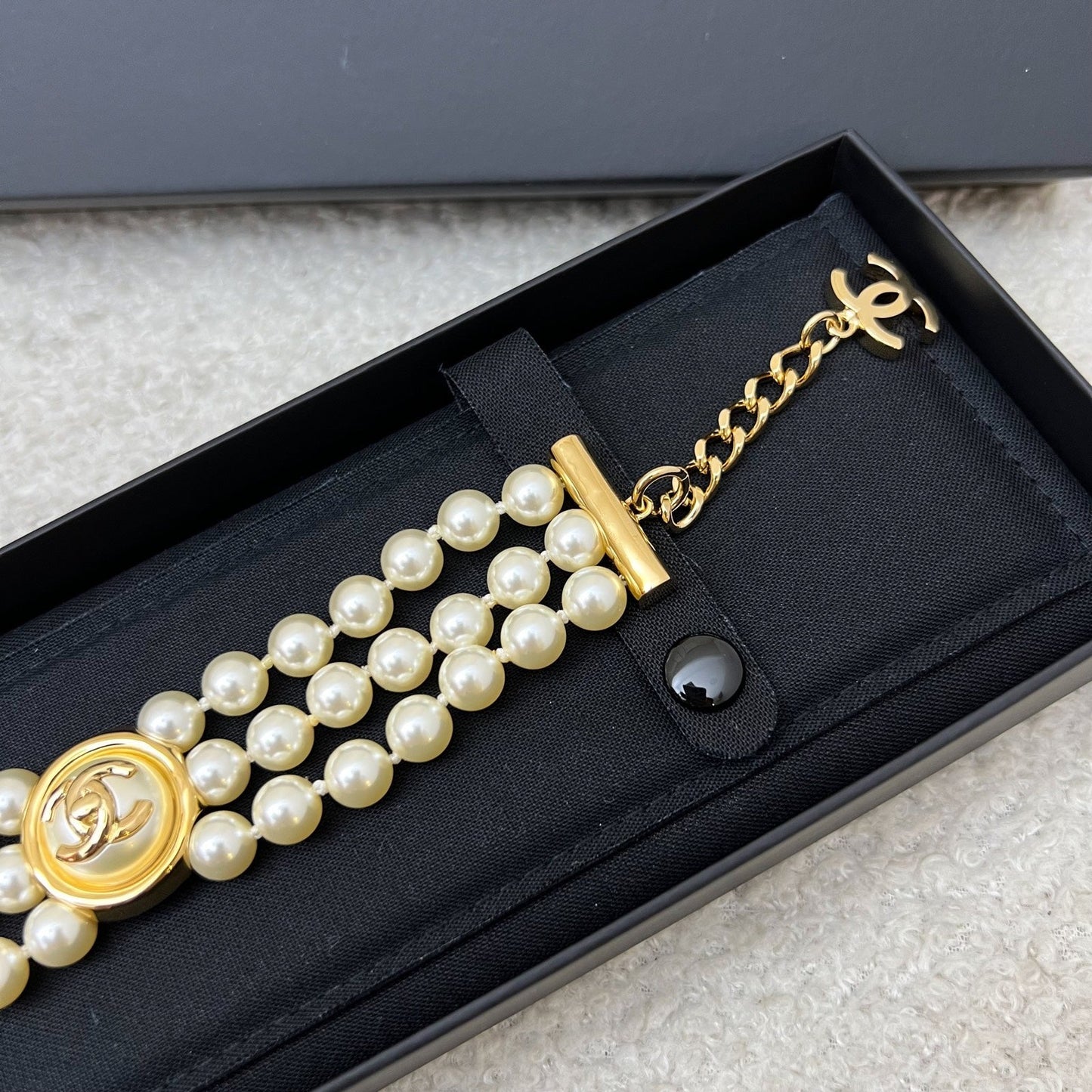 GLM-24A Triple Row Pearl Bracelet in GHW (ABD703)