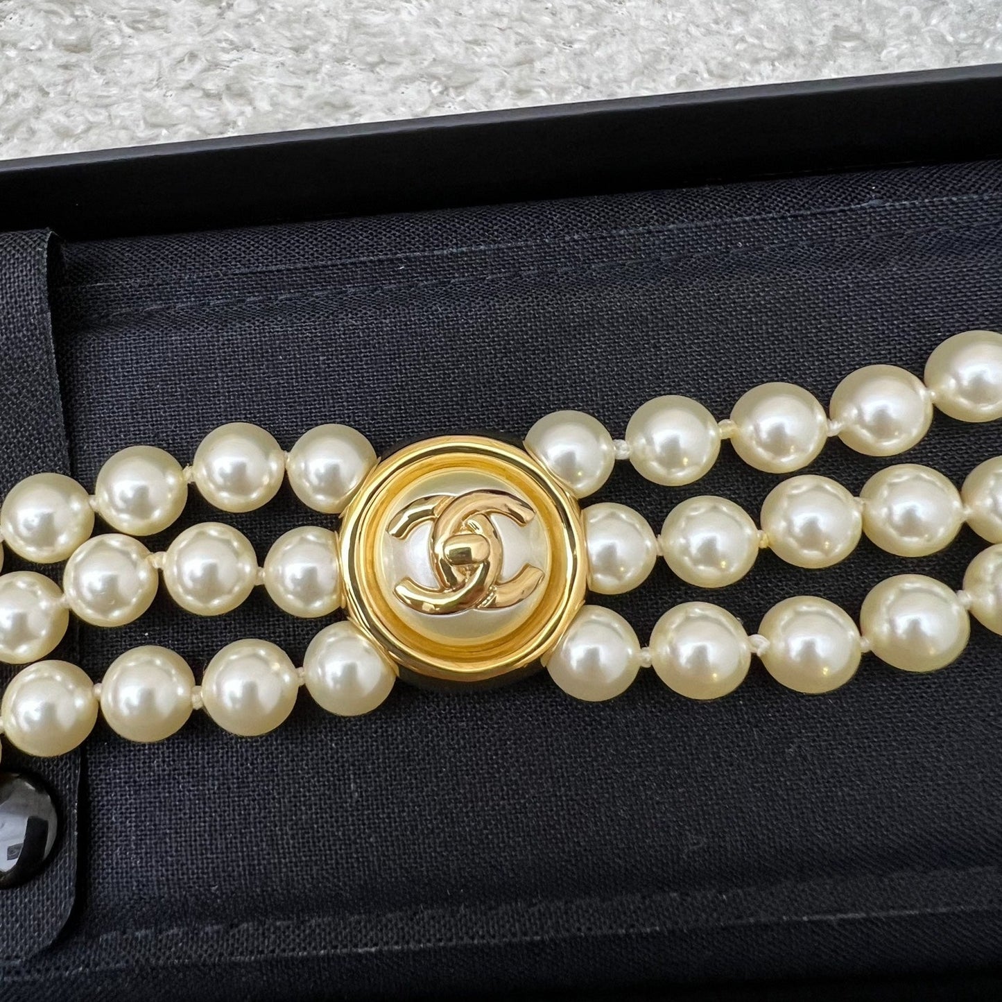 GLM-24A Triple Row Pearl Bracelet in GHW (ABD703)
