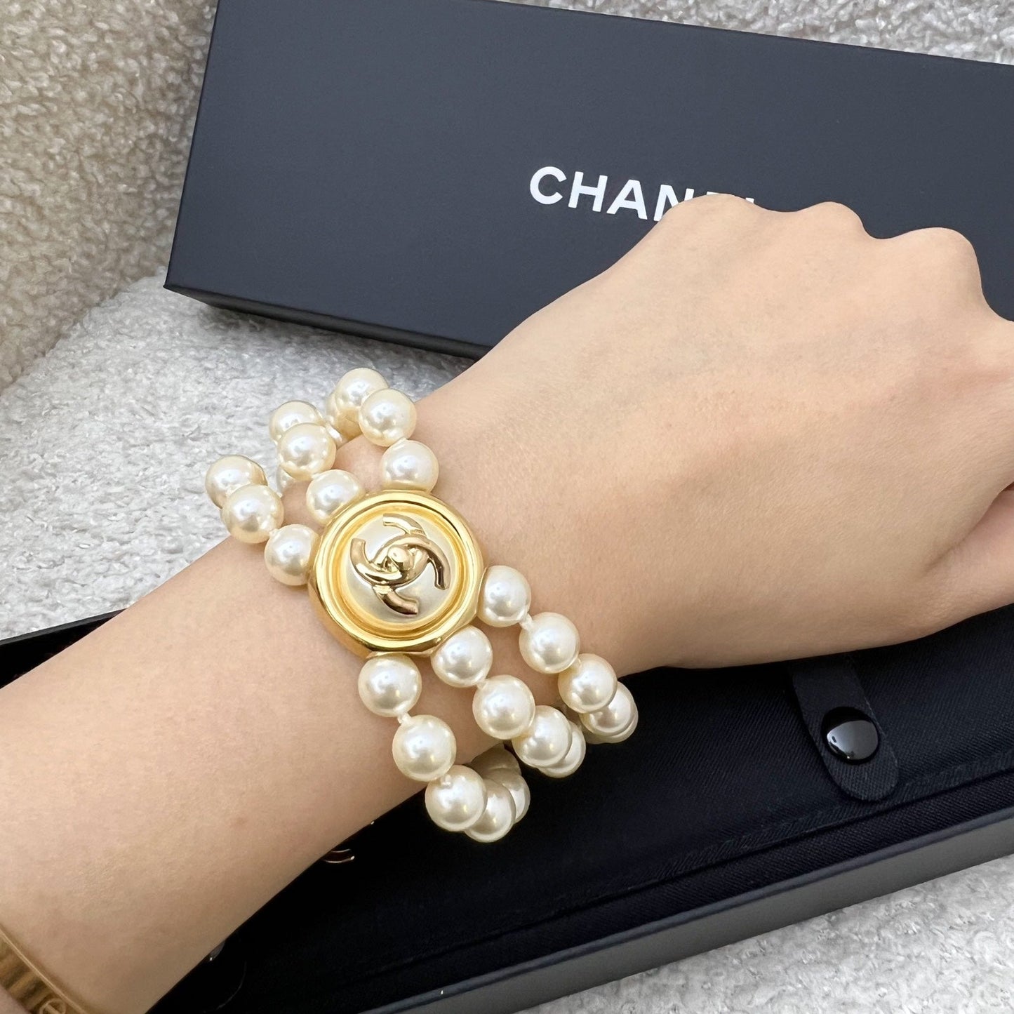 GLM-24A Triple Row Pearl Bracelet in GHW (ABD703)