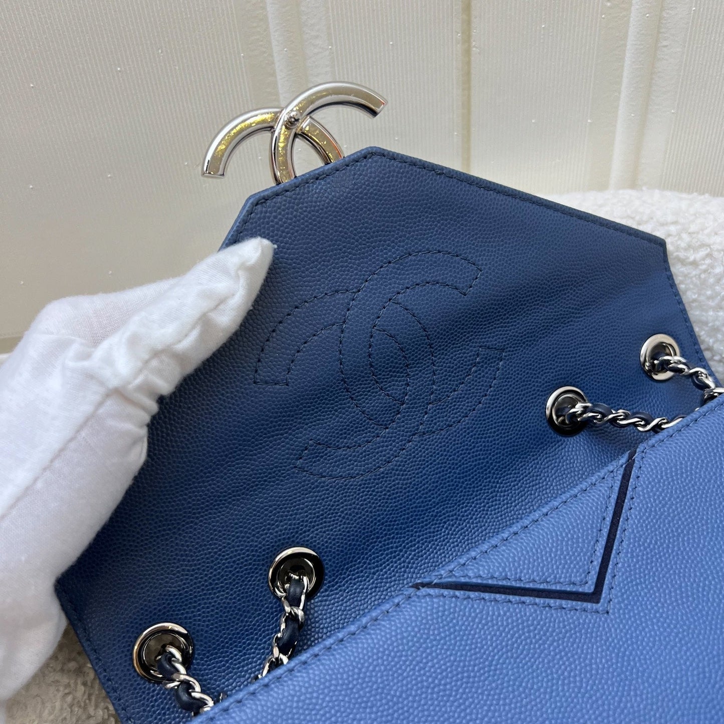 GLM-Seasonal Small Flap in Petroleum Blue Caviar and SHW