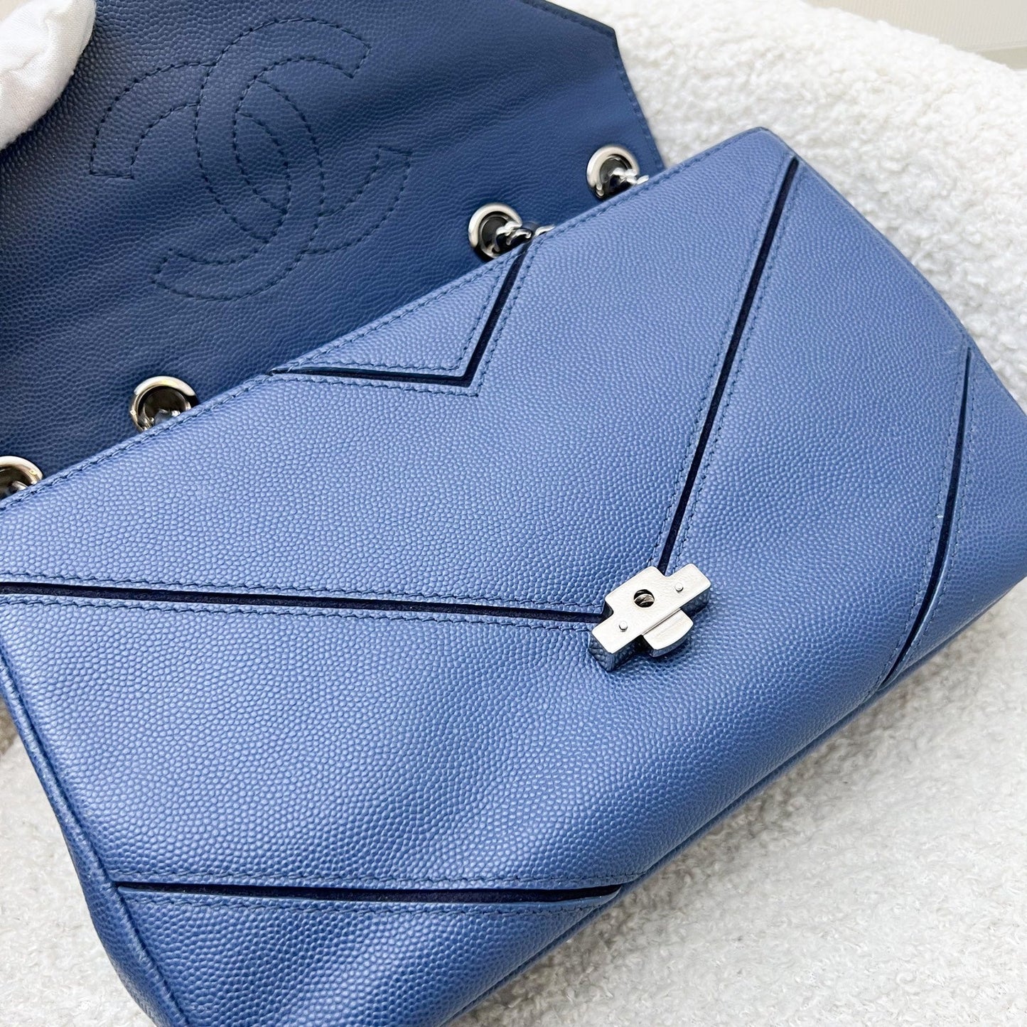 GLM-Seasonal Small Flap in Petroleum Blue Caviar and SHW