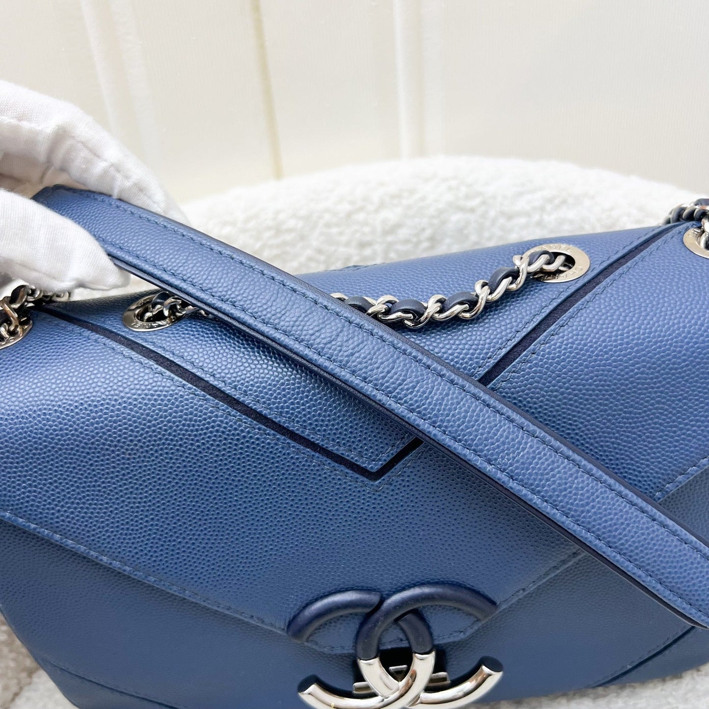 GLM-Seasonal Small Flap in Petroleum Blue Caviar and SHW