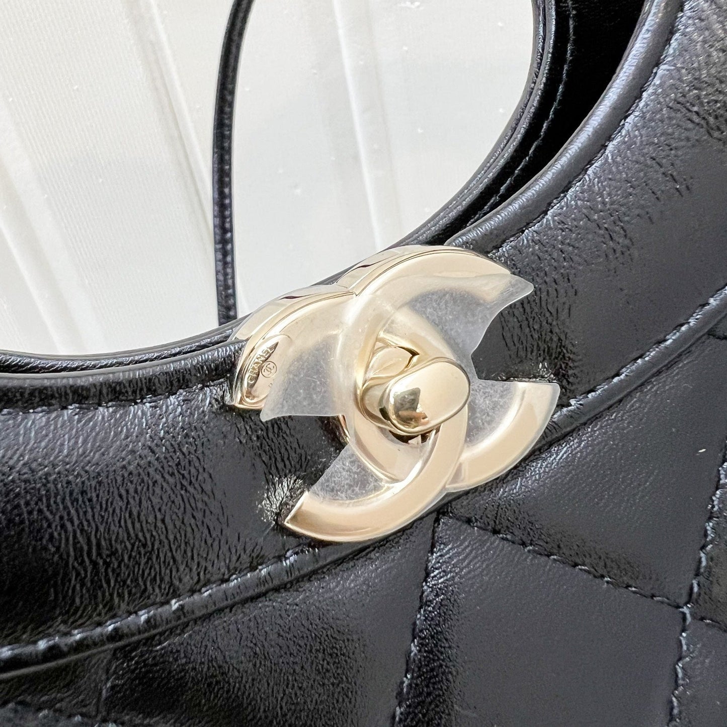GLM-31 Medium Shopping Bag in 24S Black Shiny Calfskin and LGHW (Model: AS4854)