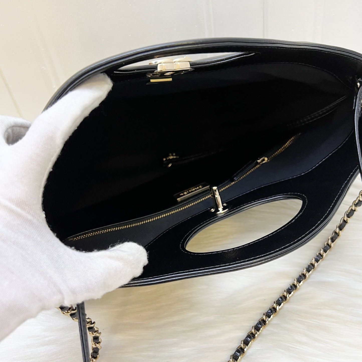 GLM-31 Medium Shopping Bag in 24S Black Shiny Calfskin and LGHW (Model: AS4854)