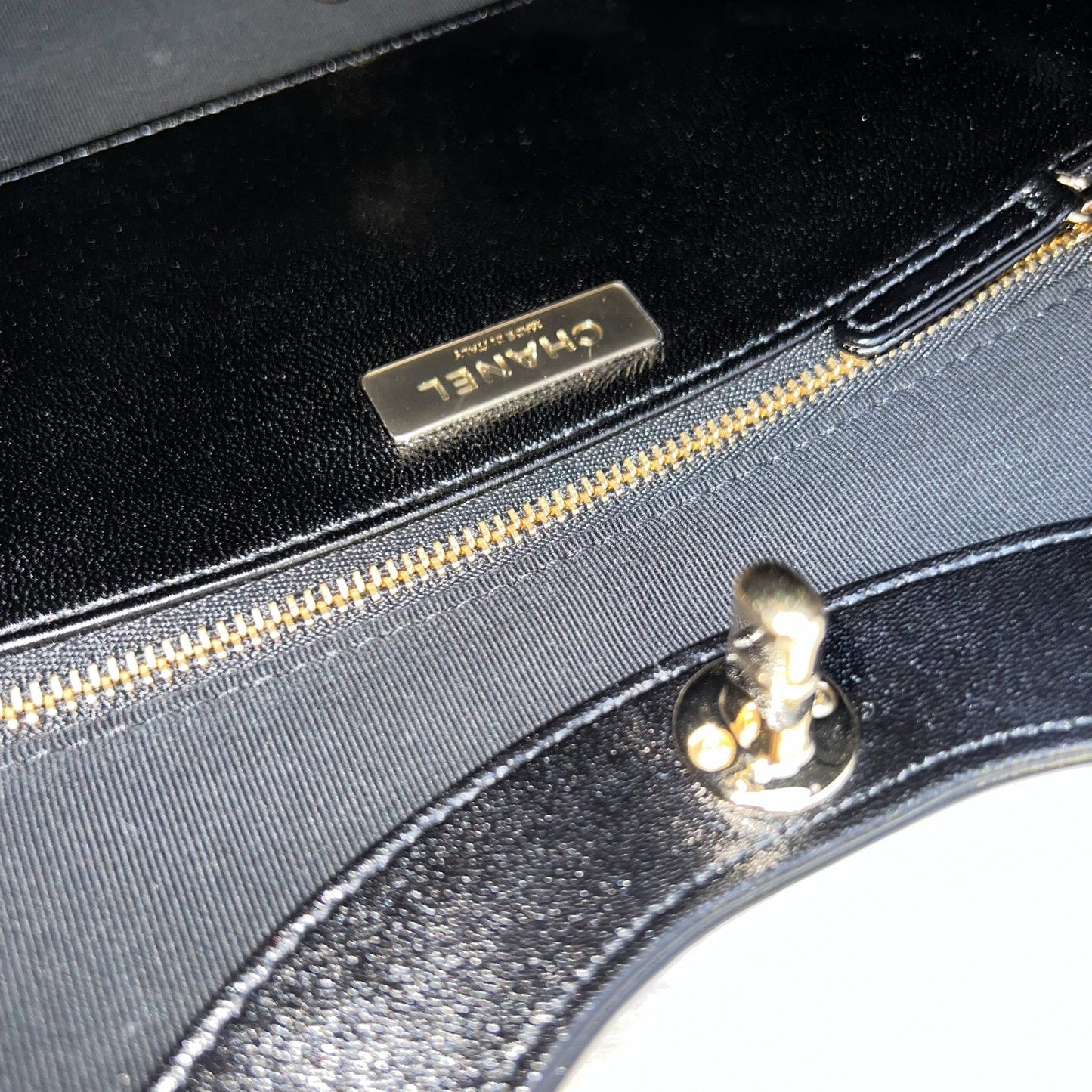 GLM-31 Medium Shopping Bag in 24S Black Shiny Calfskin and LGHW (Model: AS4854)