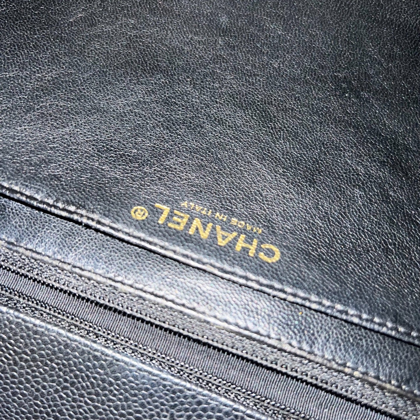 GLM-Classic Maxi Single Flap in Black Caviar and GHW