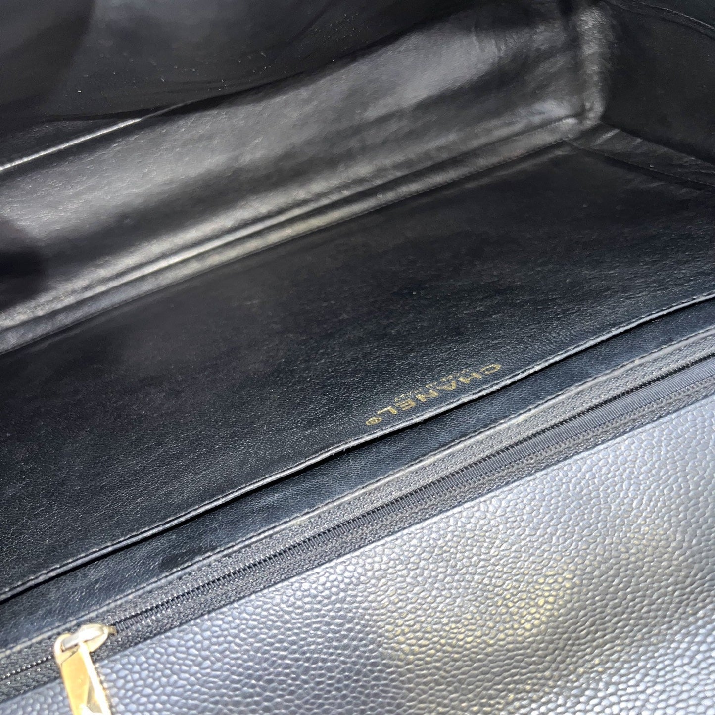 GLM-Classic Maxi Single Flap in Black Caviar and GHW