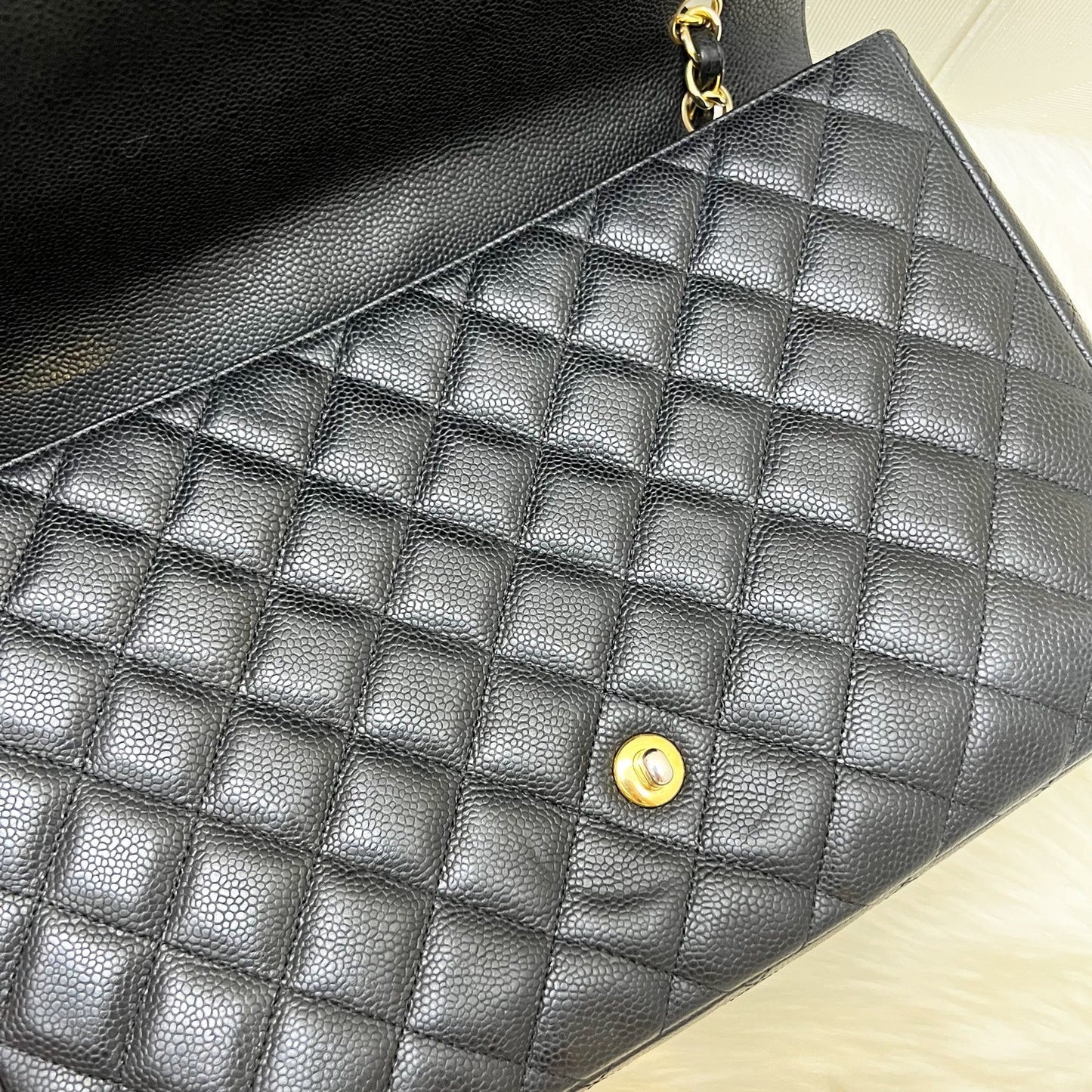 GLM-Classic Maxi Single Flap in Black Caviar and GHW
