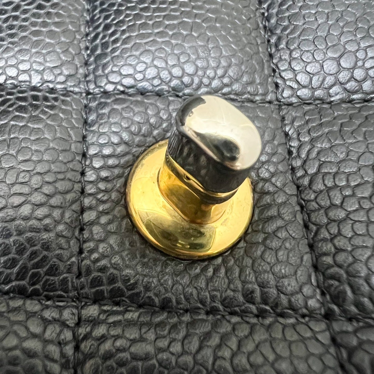 GLM-Classic Maxi Single Flap in Black Caviar and GHW