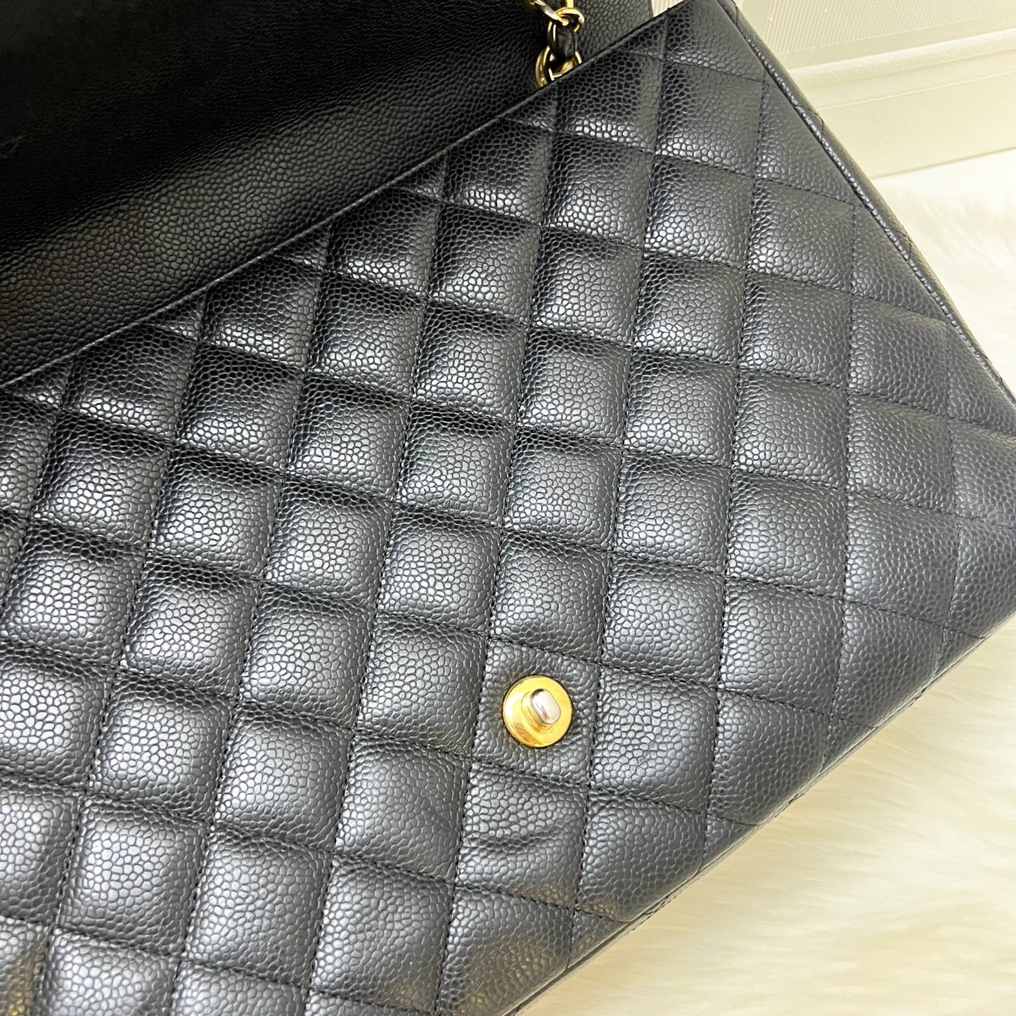 GLM-Classic Maxi Single Flap in Black Caviar and GHW
