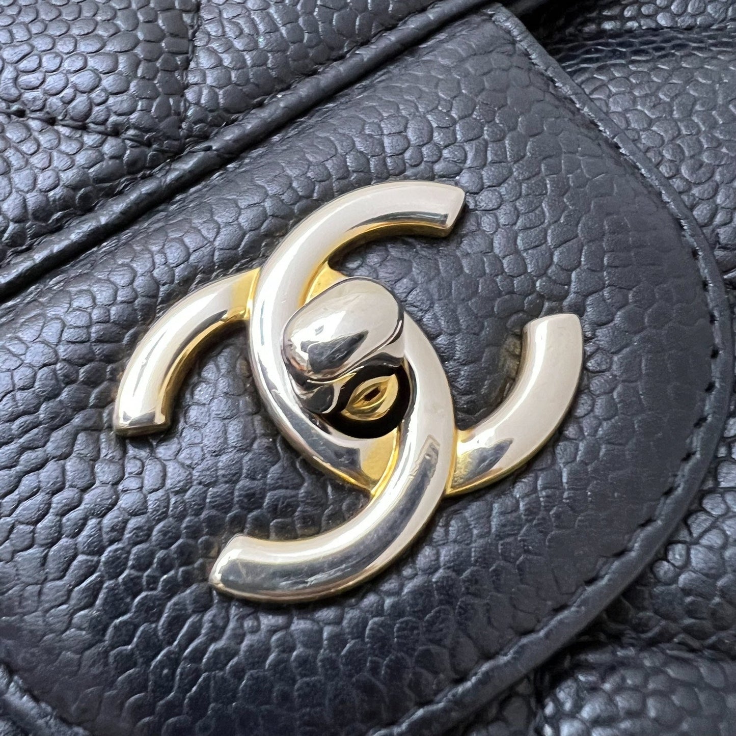GLM-Classic Maxi Single Flap in Black Caviar and GHW