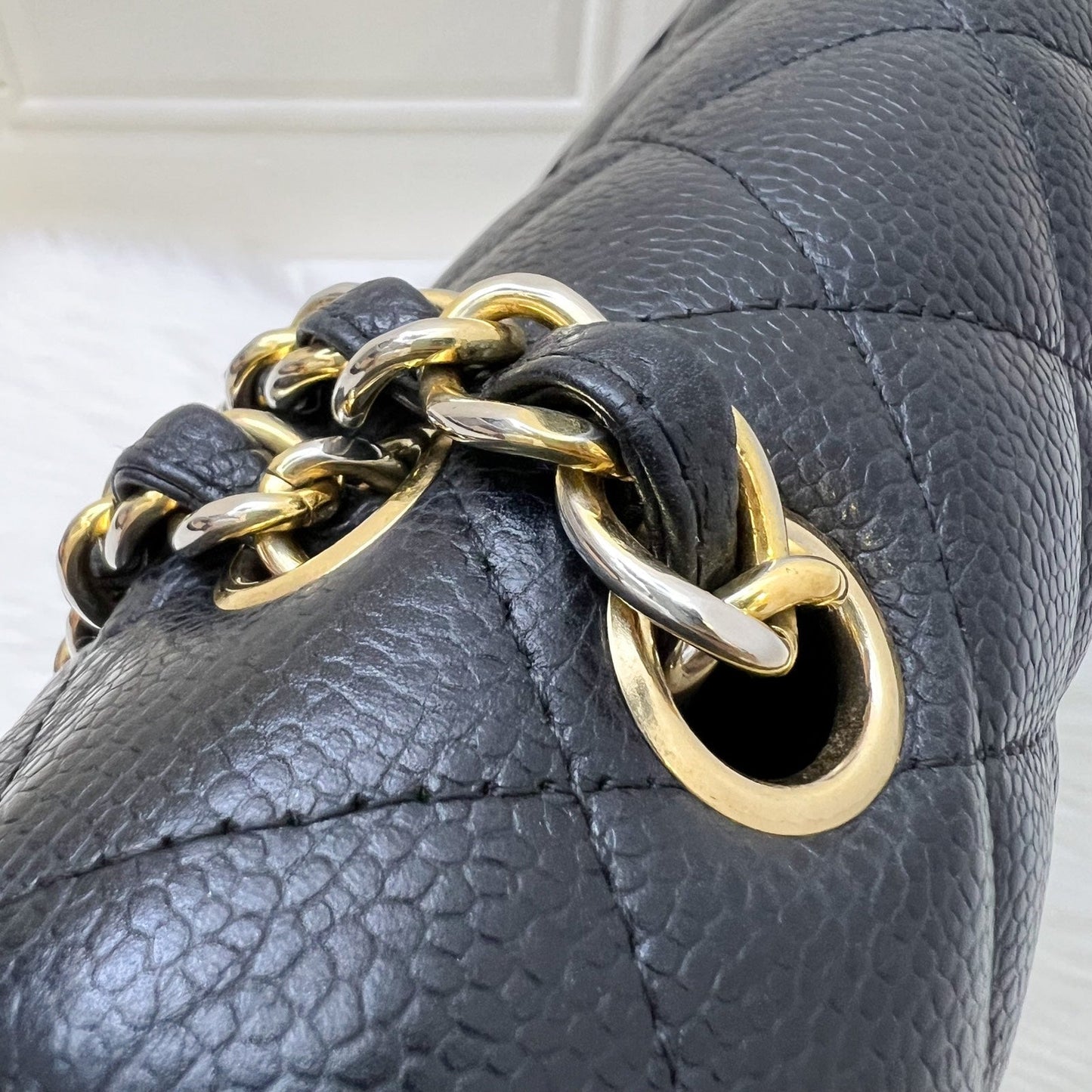 GLM-Classic Maxi Single Flap in Black Caviar and GHW