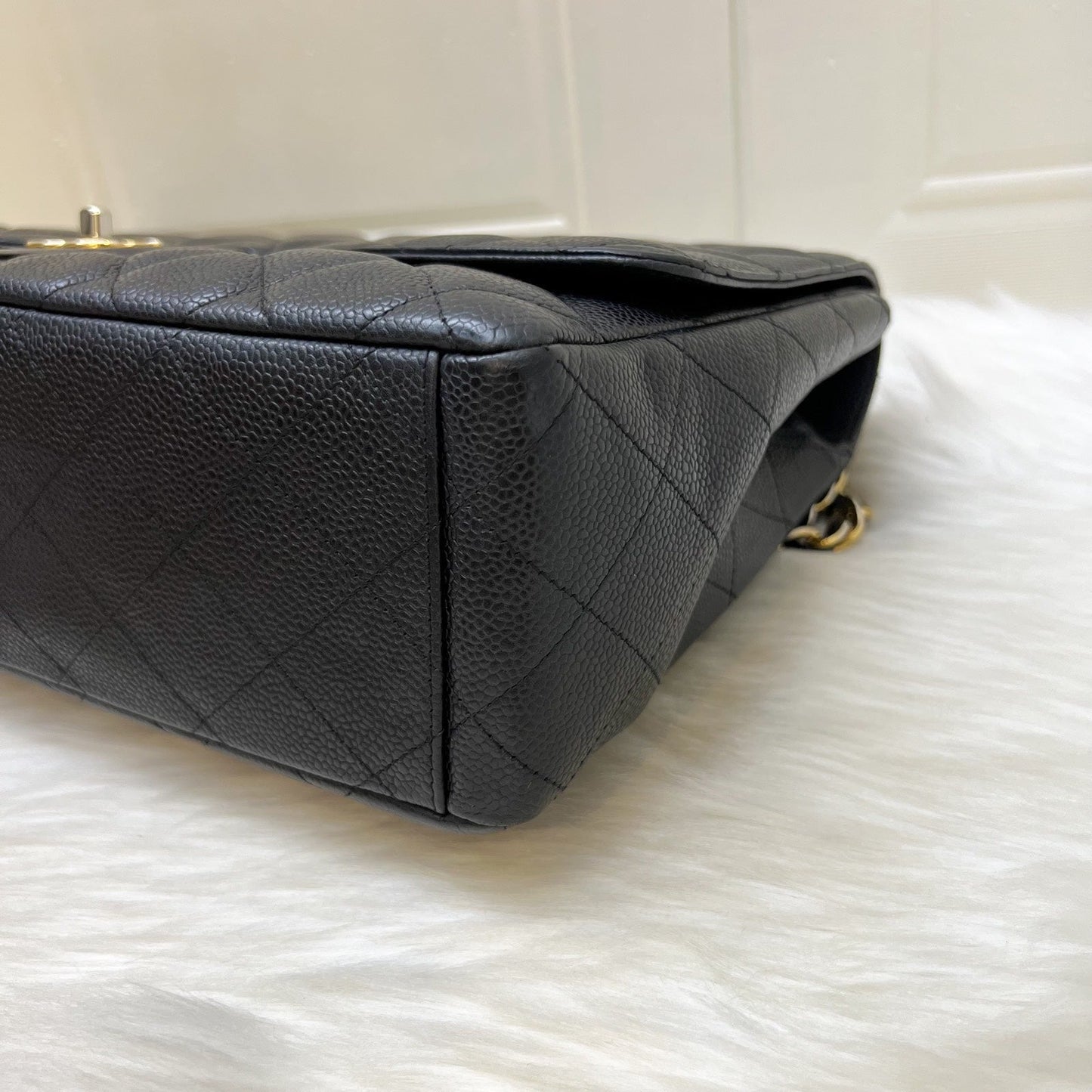 GLM-Classic Maxi Single Flap in Black Caviar and GHW