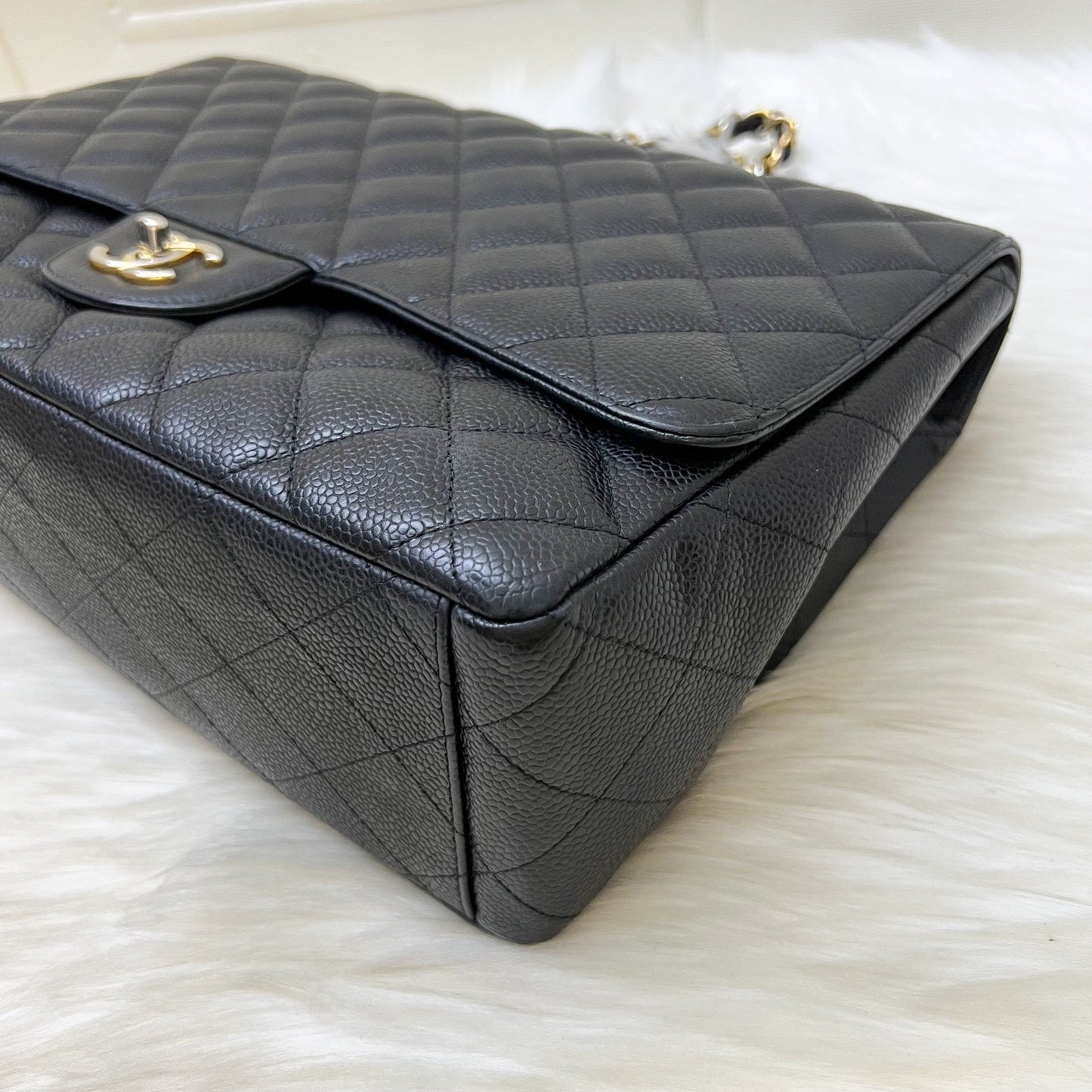 GLM-Classic Maxi Single Flap in Black Caviar and GHW