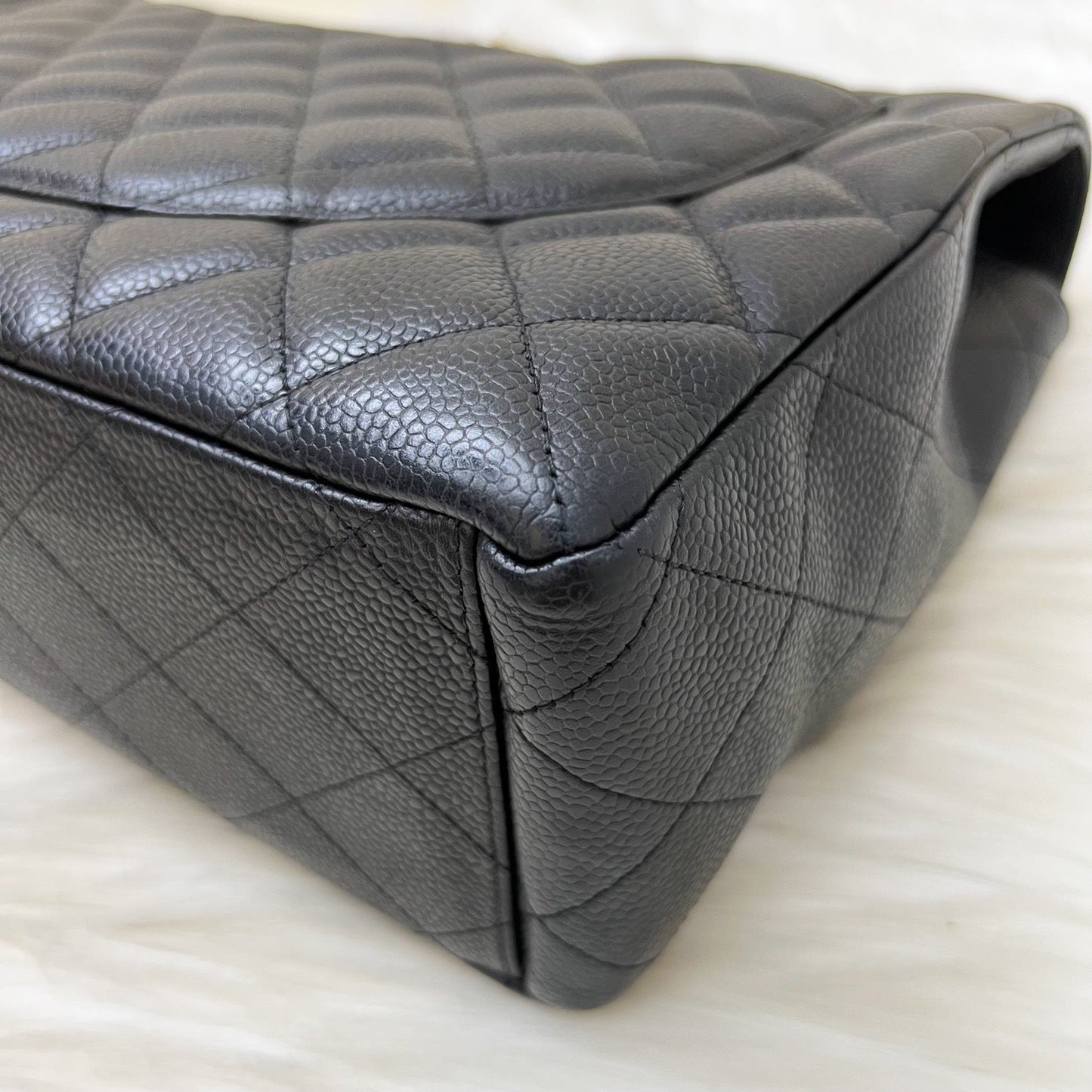 GLM-Classic Maxi Single Flap in Black Caviar and GHW