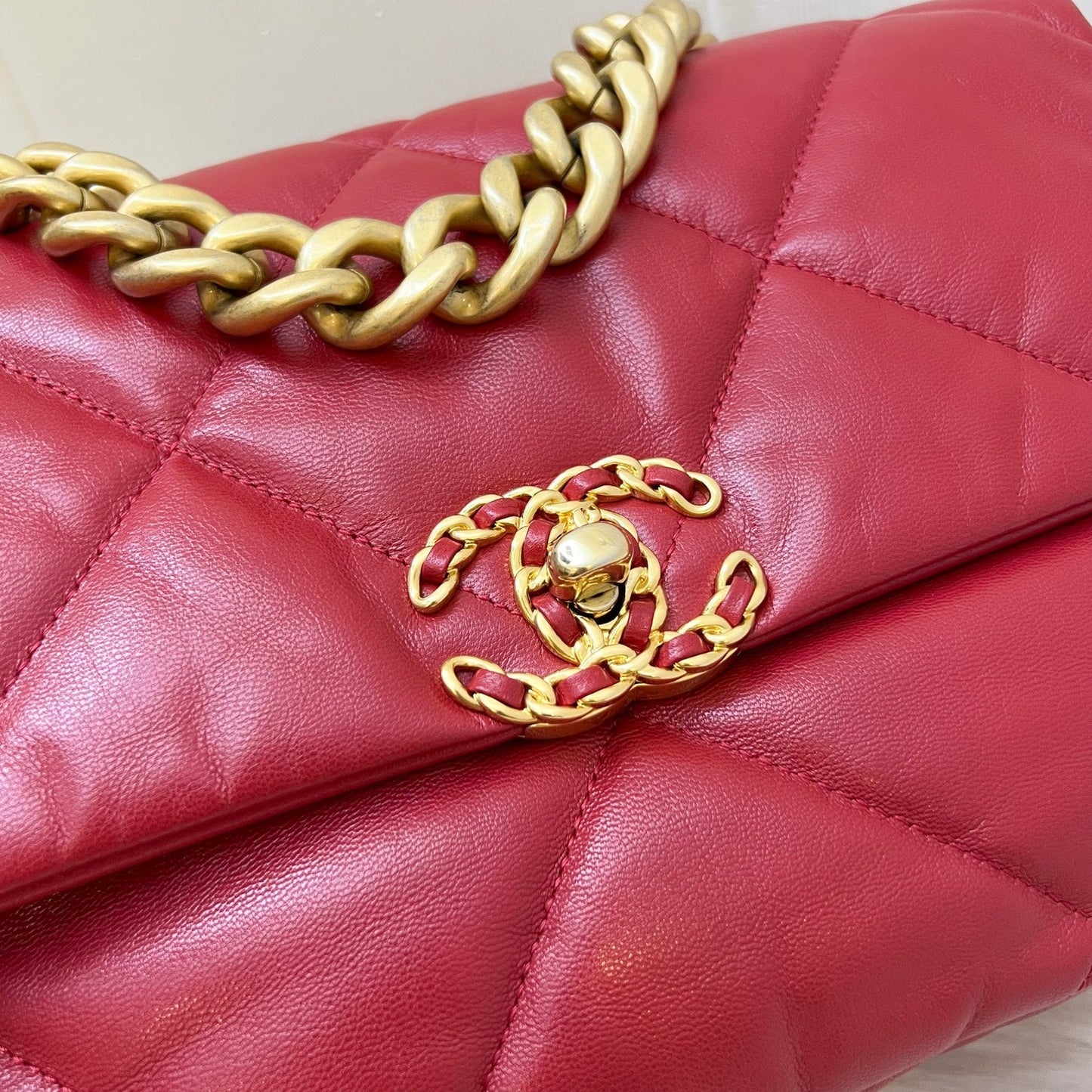 GLM-19 Medium / Large Flap in Red Lambskin and 3-tone HW (Model: AS1161)