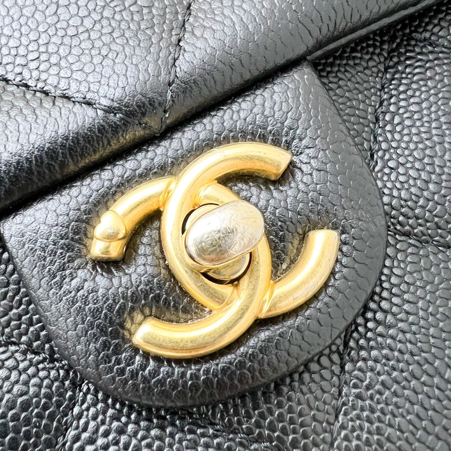 GLM-23P / 24P Heart Adjustable Chain Small / Medium 24cm Flap Bag in Black Caviar AGHW (Model: AS3921)