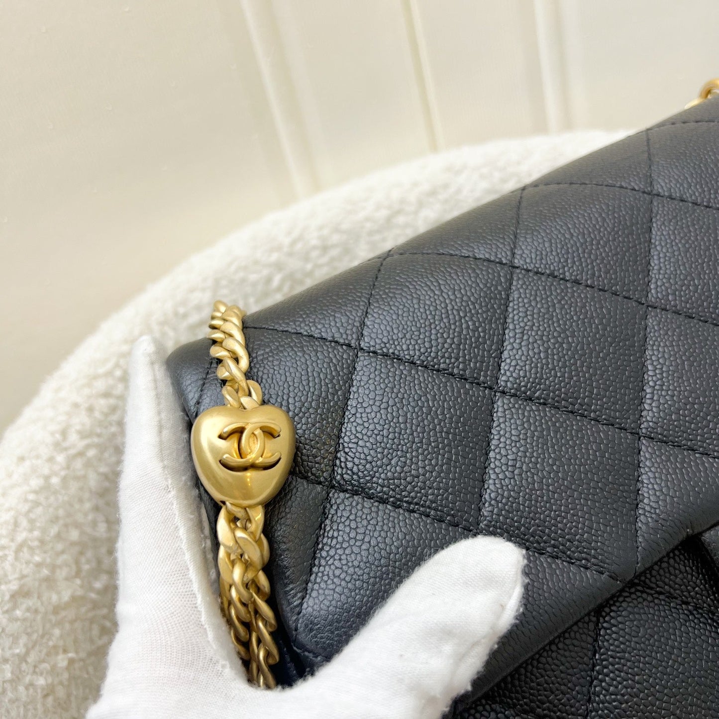 GLM-23P / 24P Heart Adjustable Chain Small / Medium 24cm Flap Bag in Black Caviar AGHW (Model: AS3921)