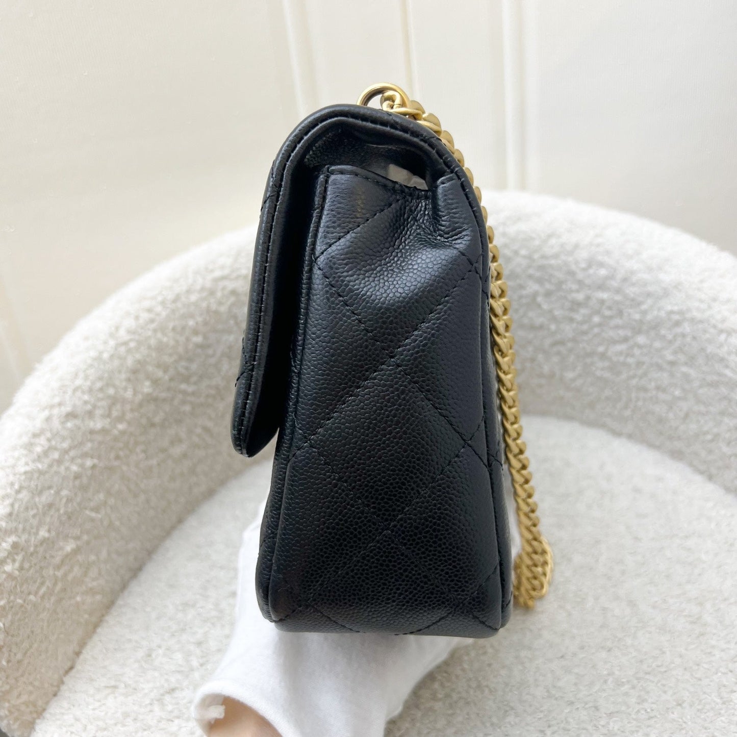 GLM-23P / 24P Heart Adjustable Chain Small / Medium 24cm Flap Bag in Black Caviar AGHW (Model: AS3921)