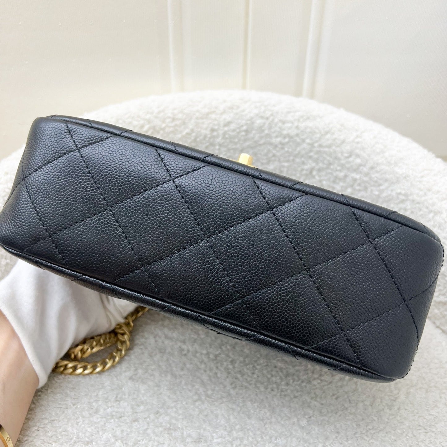 GLM-23P / 24P Heart Adjustable Chain Small / Medium 24cm Flap Bag in Black Caviar AGHW (Model: AS3921)