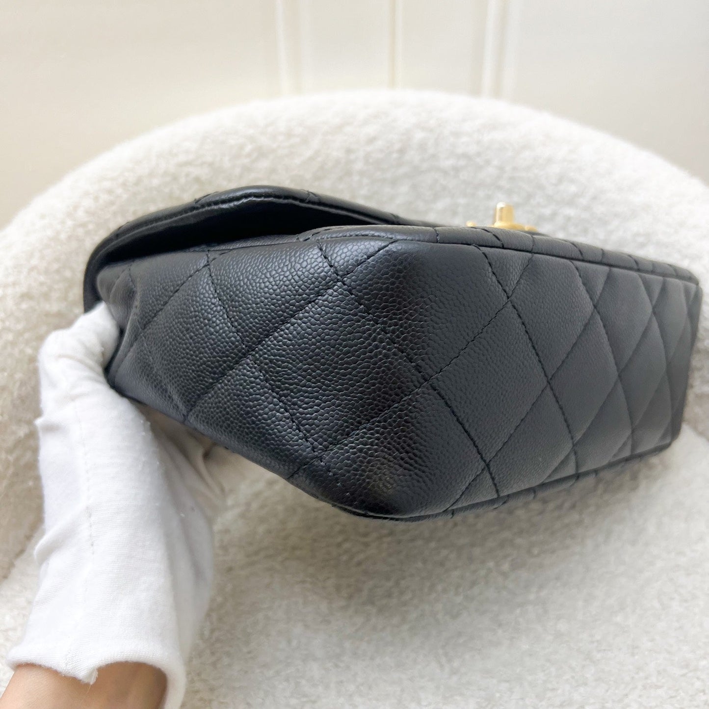 GLM-23P / 24P Heart Adjustable Chain Small / Medium 24cm Flap Bag in Black Caviar AGHW (Model: AS3921)
