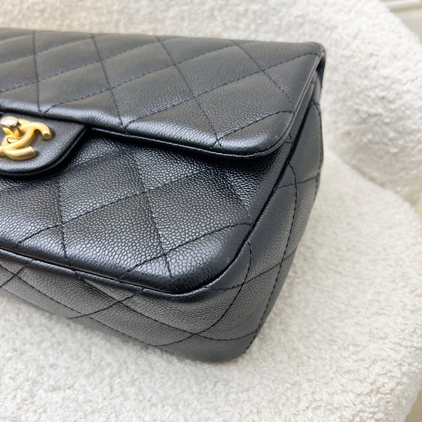 GLM-23P / 24P Heart Adjustable Chain Small / Medium 24cm Flap Bag in Black Caviar AGHW (Model: AS3921)