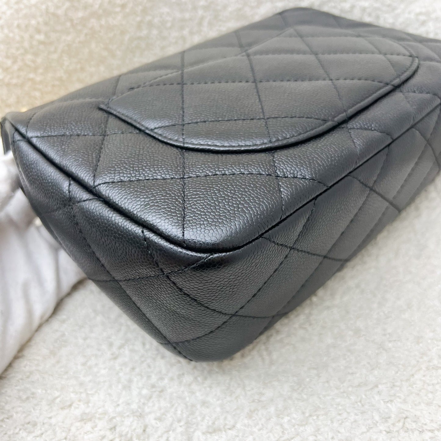 GLM-23P / 24P Heart Adjustable Chain Small / Medium 24cm Flap Bag in Black Caviar AGHW (Model: AS3921)
