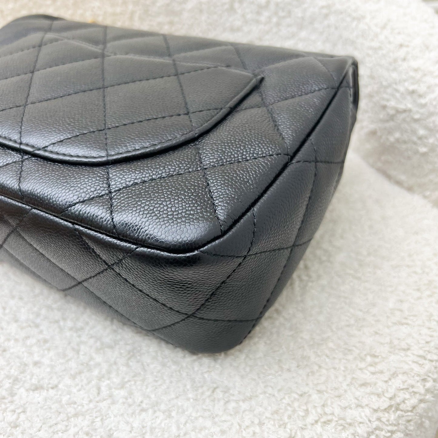 GLM-23P / 24P Heart Adjustable Chain Small / Medium 24cm Flap Bag in Black Caviar AGHW (Model: AS3921)