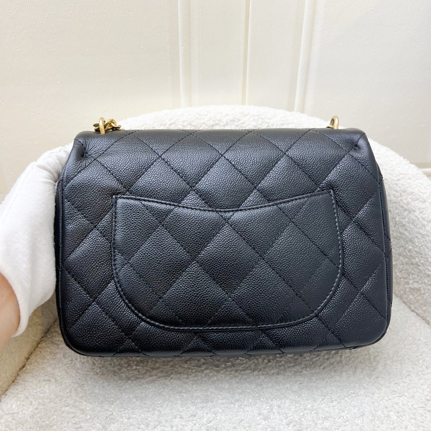 GLM-23P / 24P Heart Adjustable Chain Small / Medium 24cm Flap Bag in Black Caviar AGHW (Model: AS3921)