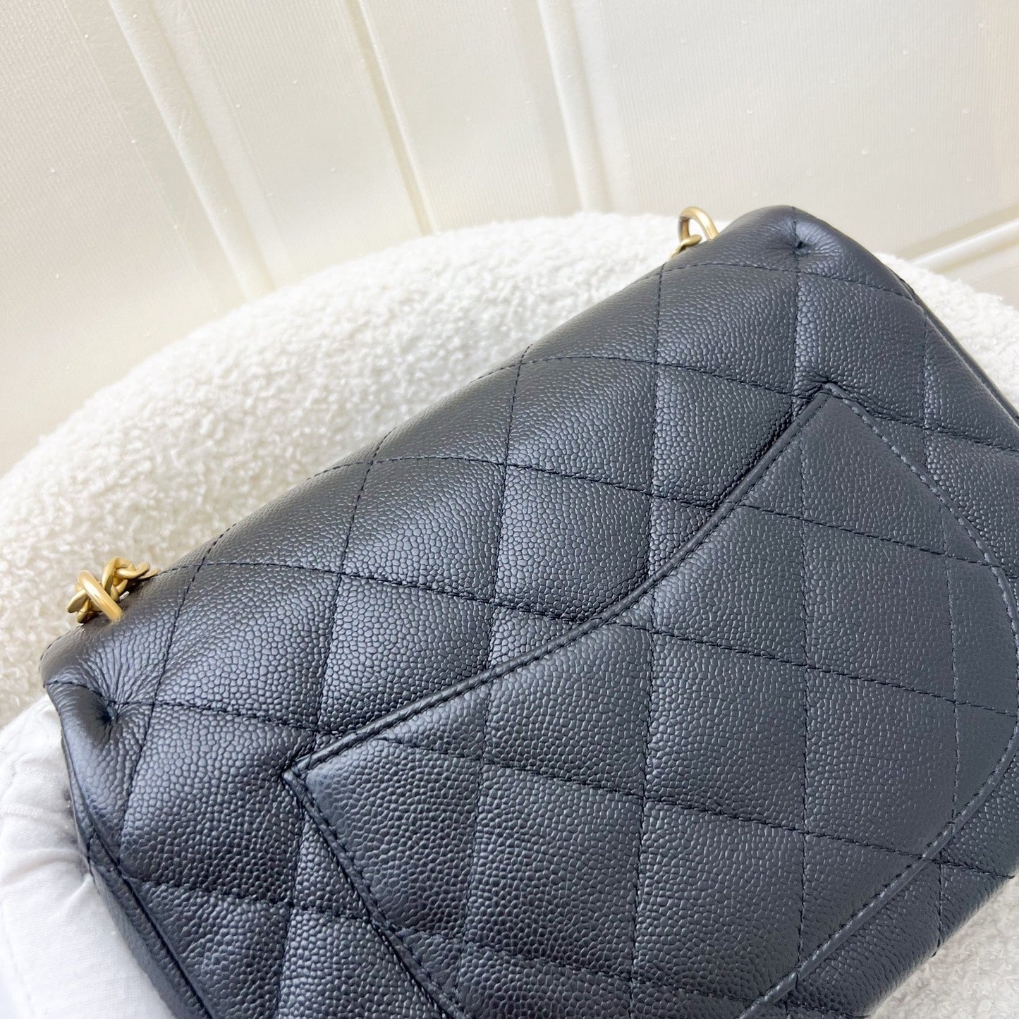 GLM-23P / 24P Heart Adjustable Chain Small / Medium 24cm Flap Bag in Black Caviar AGHW (Model: AS3921)