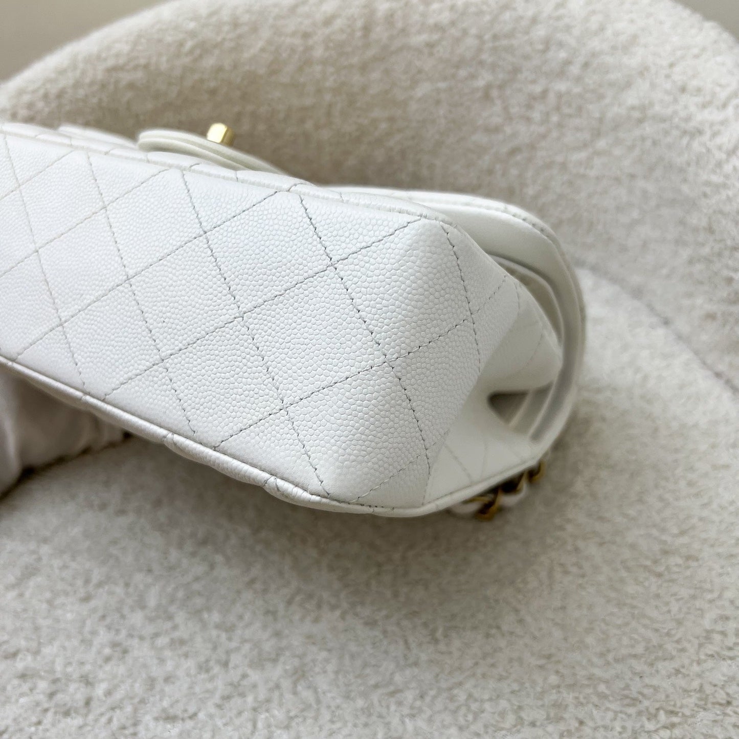 GLM-Small Classic Flap CF in White Caviar and LGHW