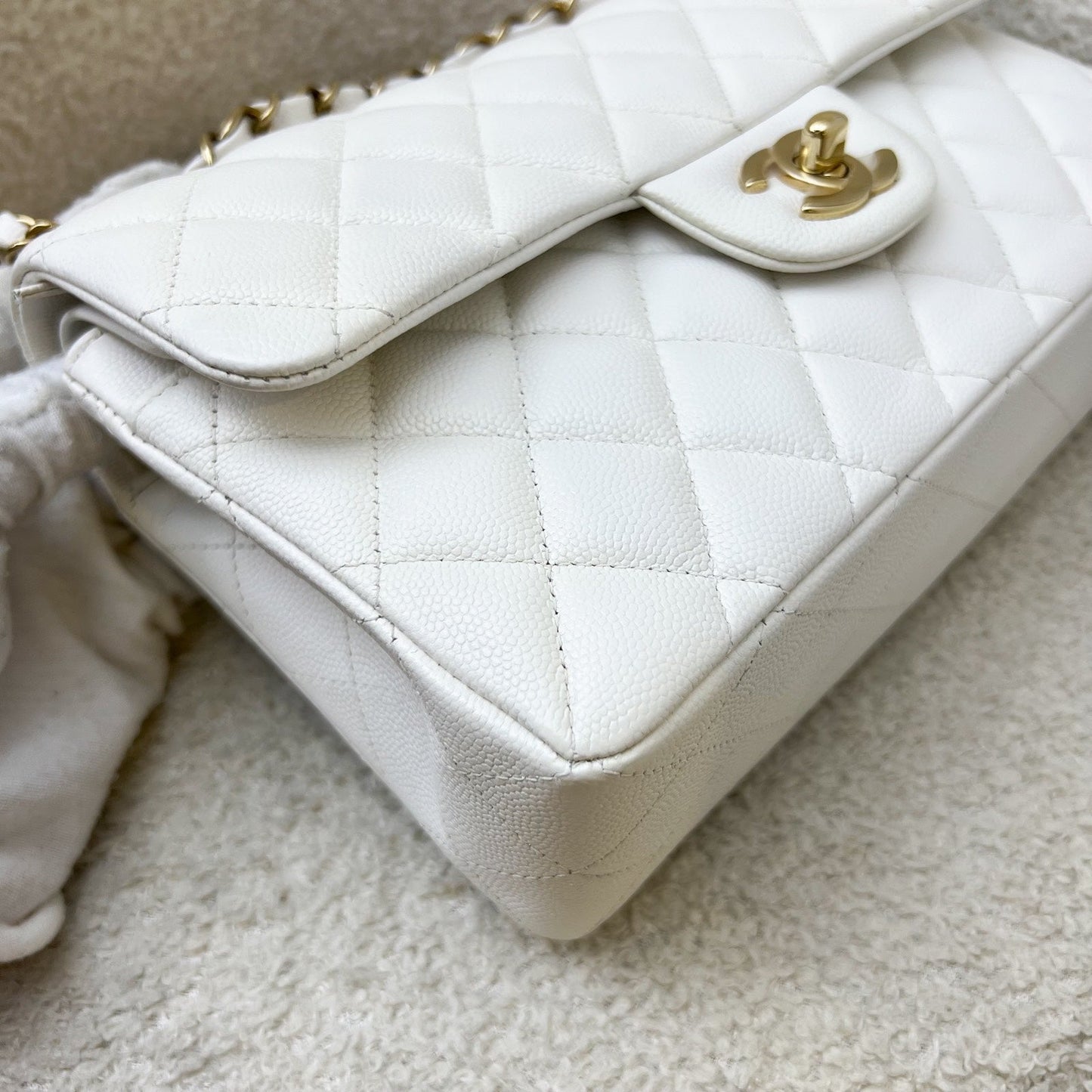 GLM-Small Classic Flap CF in White Caviar and LGHW