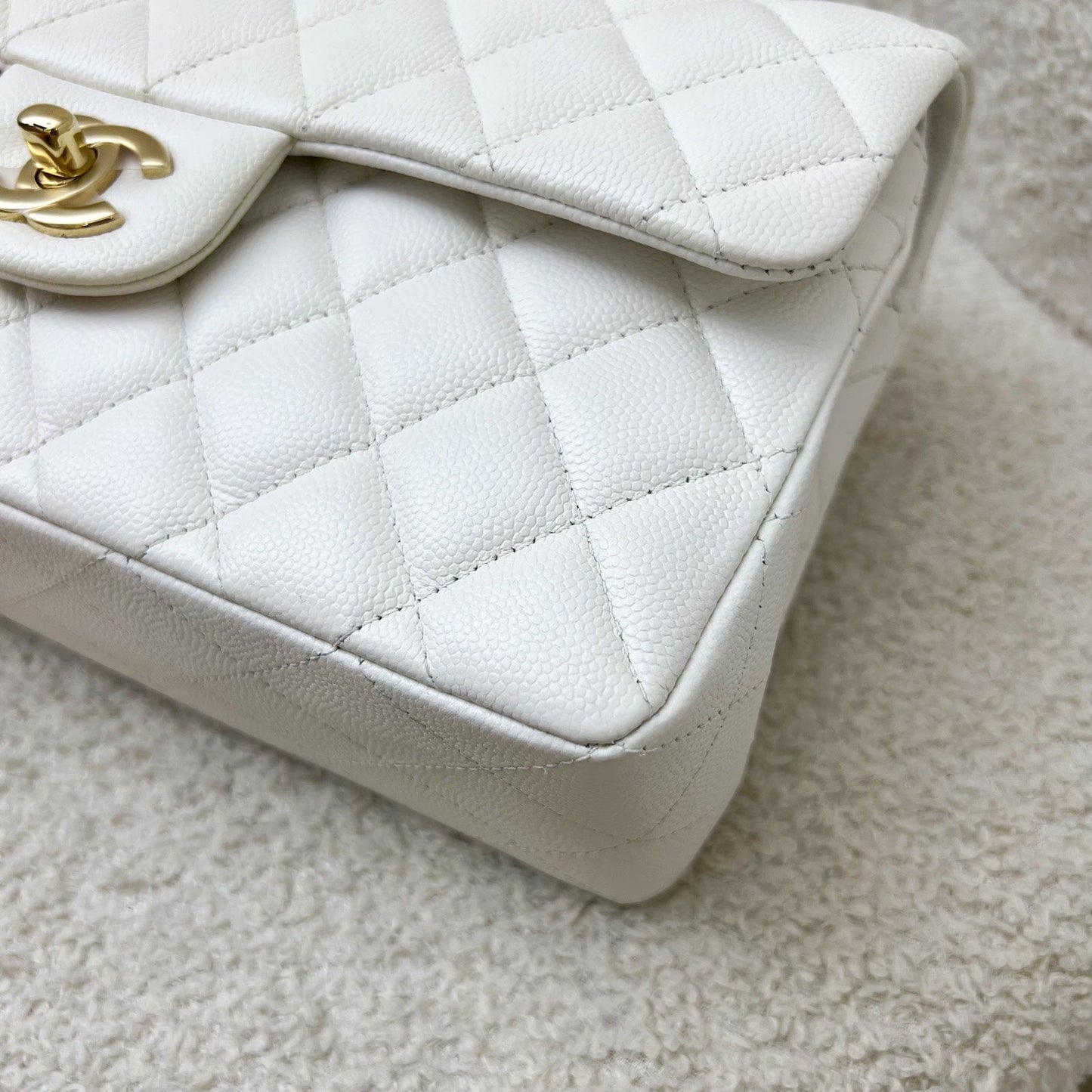 GLM-Small Classic Flap CF in White Caviar and LGHW