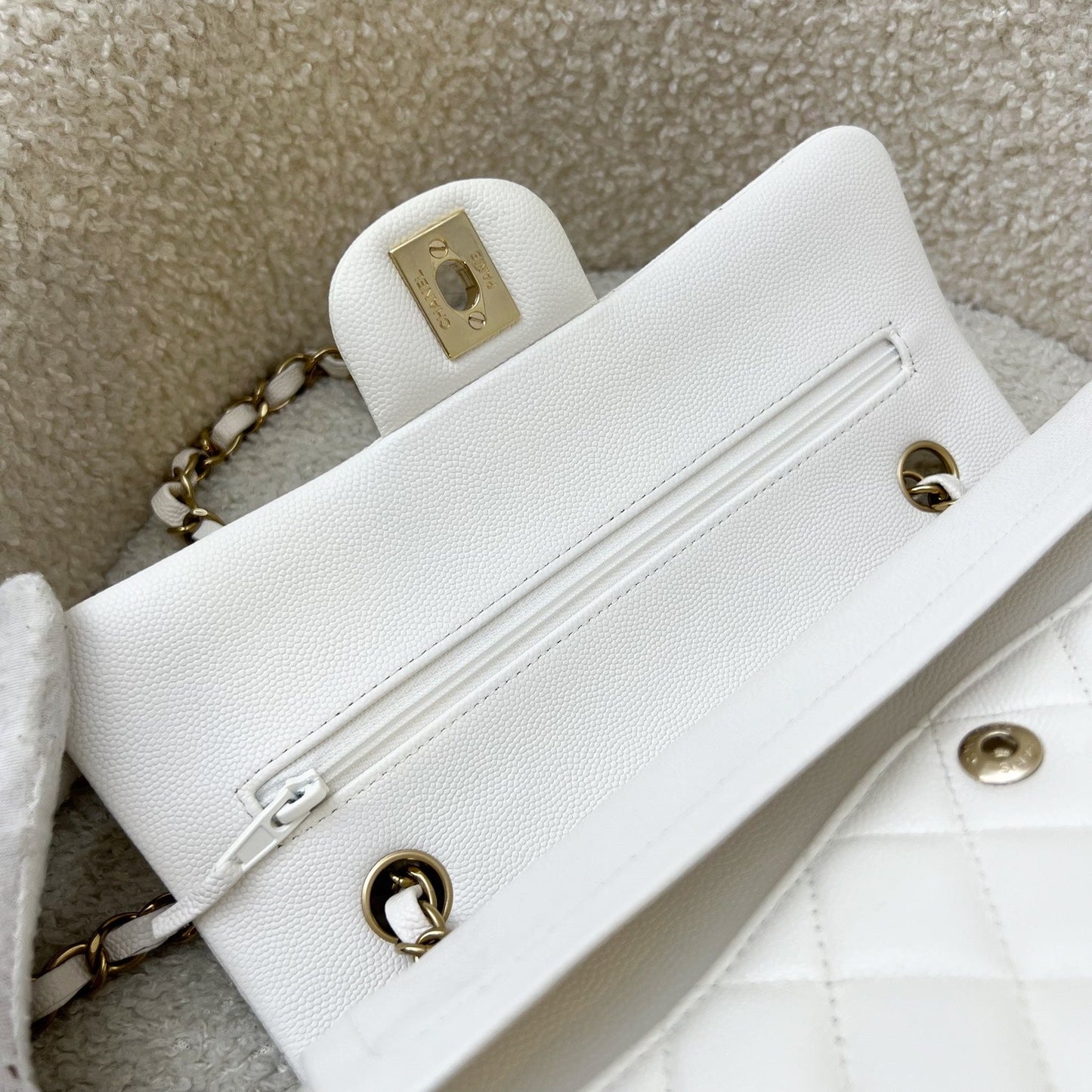 GLM-Small Classic Flap CF in White Caviar and LGHW